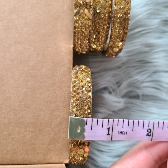 4 Stunning Chunky Bracelets - Picture 3 of 5